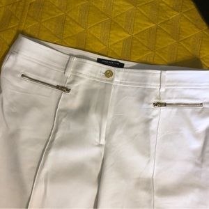 Jones New York white capris. Size 10.